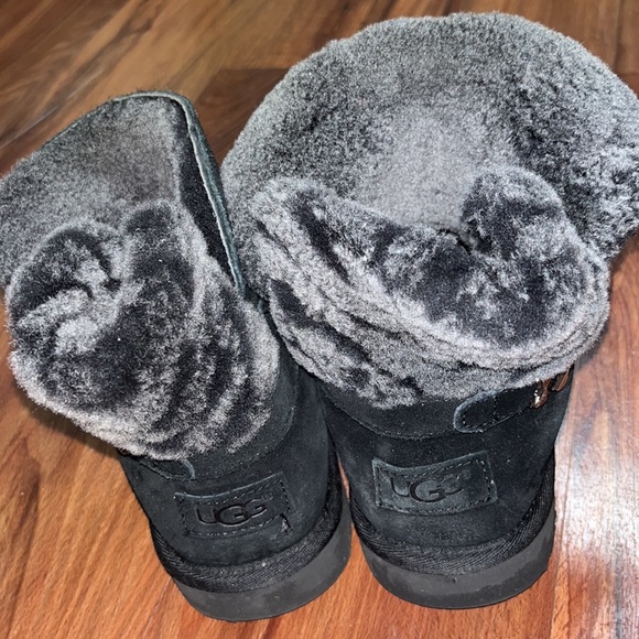 Worned Uggs - Picture 5 of 13